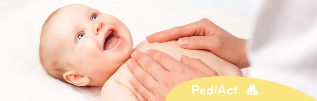 Massage bébé : les bonnes techniques pour l'effectuer